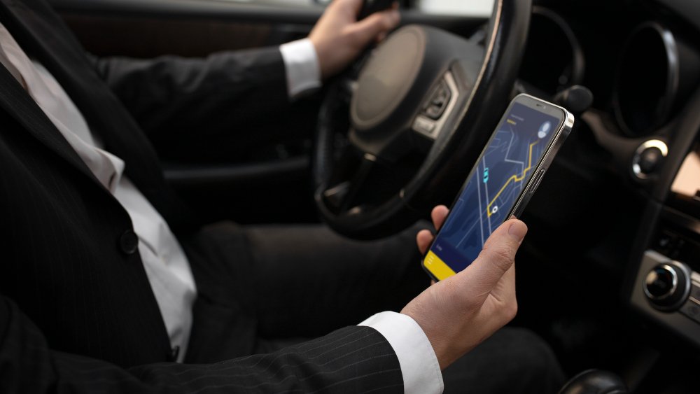 car with driver service for airport must